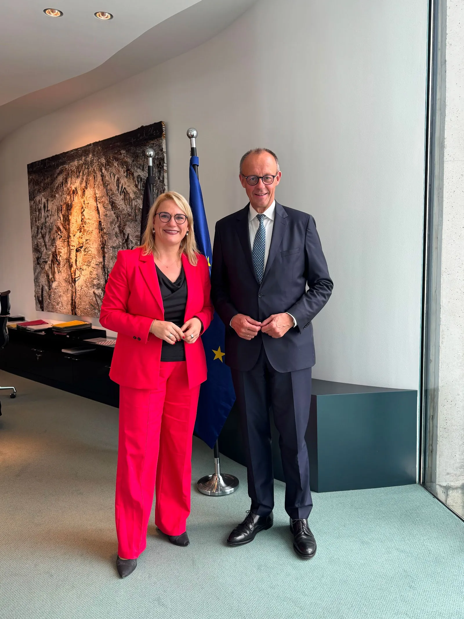 Christina Stumpp mit Bundeskanzler Friedrich Merz